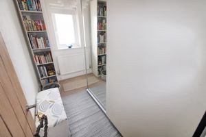 Dressing room/bedroom 4- click for photo gallery
